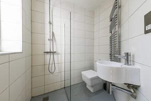 Ensuite- click for photo gallery
